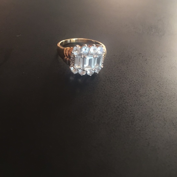 Beautiful 10k gold Aquamarine ring